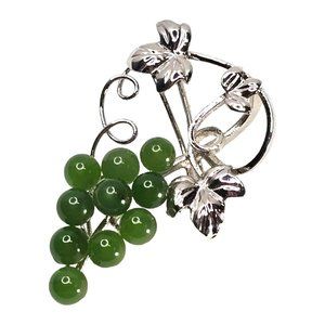 Vintage Silvertone Jade Grape Cluster Pin Brooch Unmarked‎ Estate Jewelry